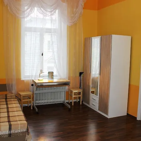 Schloss Ambras Apartment *